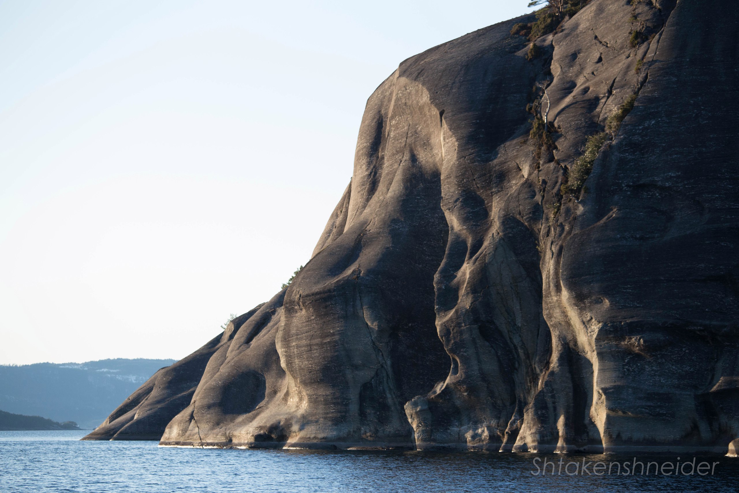 Русендал, Норвегия: фото скал Хардангер-фьорда. 