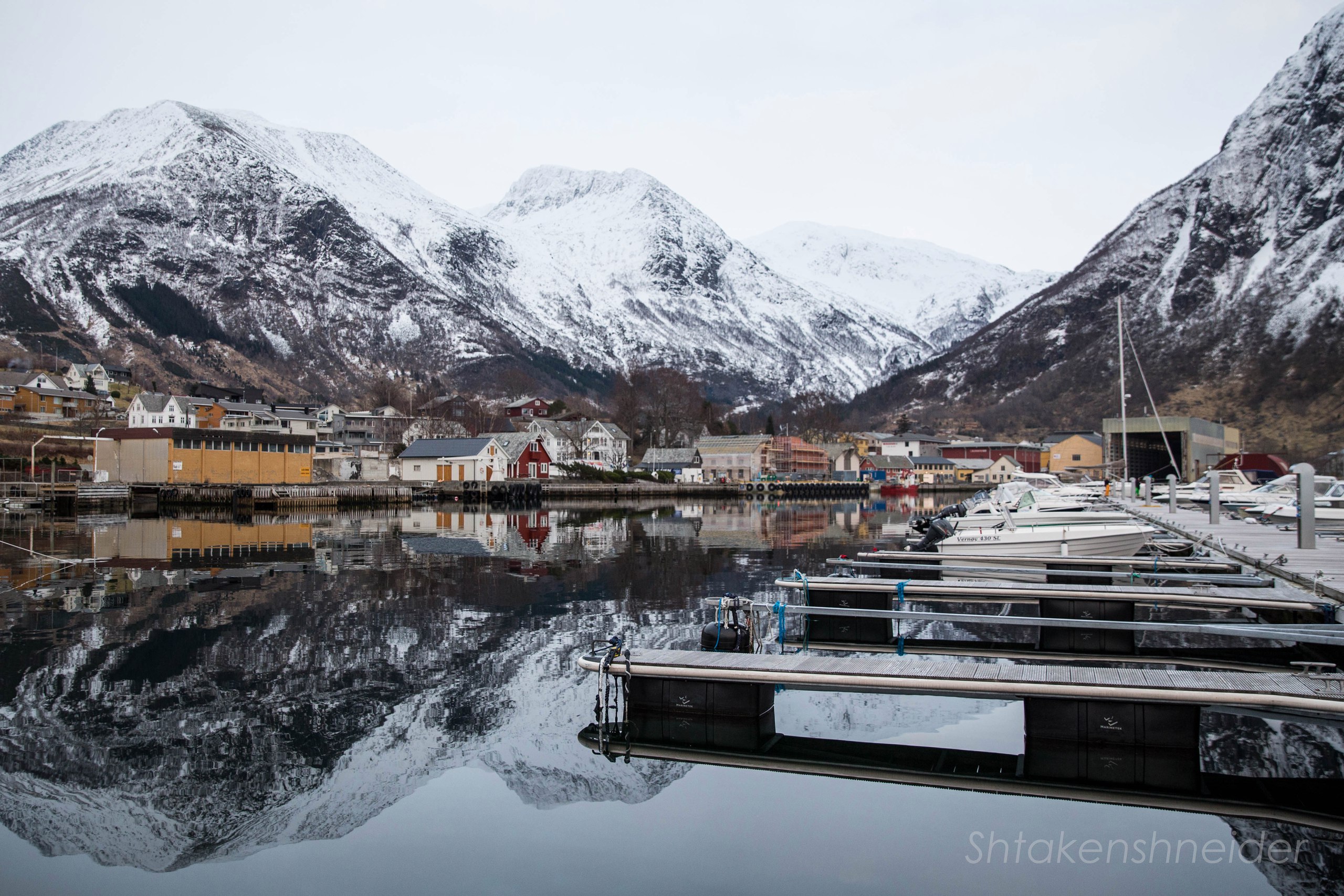Русендал, Норвегия: фото с причалов марины. 